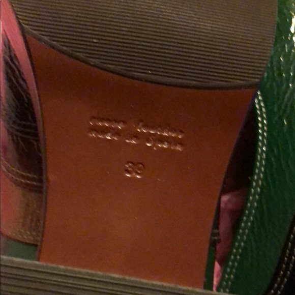 Women's Green and Brown Oxford Shoes with different box - Picture 6 of 7